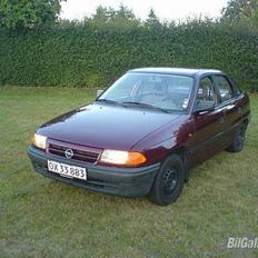Opel Astra 1.6i (Solgt) $