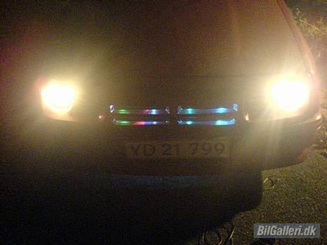 Ford Sierra 2,3 V6 **SOLGT** - Så er der sgu kommet 4 rainbow dioder i grillen :0) billede 5