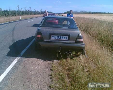 Nissan Sunny *død* - Øv øv øv.. (taget den 16/7-2006 omkring kl 15.00) billede 17