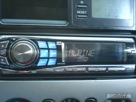 Mazda 323f SLX   --SOLGT-- - Her er lige et foto af min nye Alpine cd afspiller billede 10