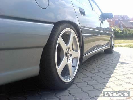 Opel Vectra A 2.0i 16V "SOLGT" billede 14