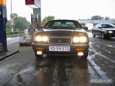 Chrysler Le Baron *SOLGT* - så er der lys!....og skal sænkes foran så den kommer noget nere ned med snuden billede 1