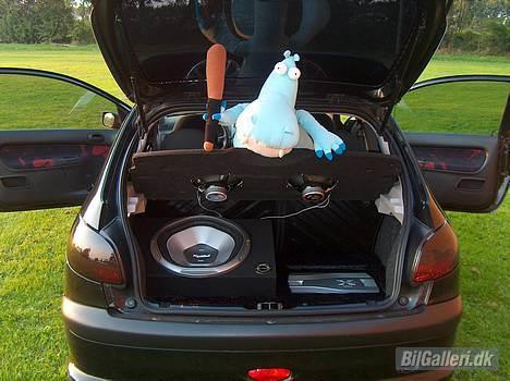 Peugeot 206 XS - SOLGT - Dolph tjekker kvaliteten... Arrghh.. :D billede 17