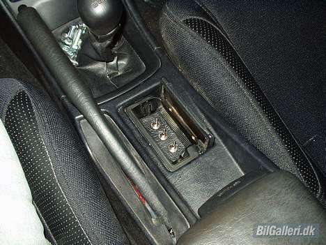 Toyota Celica 1.8 GT - SOLGT - knapperne er til kontrol af blå dioder i bilen billede 16