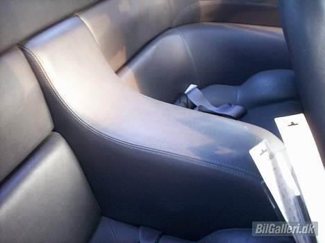 Mazda Eunos Cosmo - Der er ovenikøbet plads til små børn bagi... Uden ben...;) billede 5