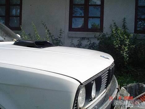 BMW                                       E30 323i billede 1