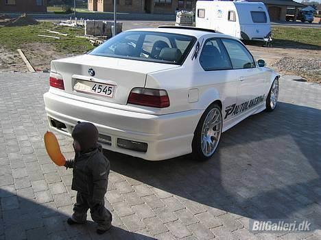 BMW 325i Coupe Turbo Solgt - Der var min lille søn Ivan med. billede 8