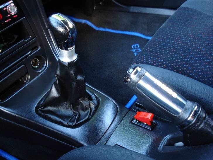 Mazda MX3 V6 1,8 - SOLGT billede 2