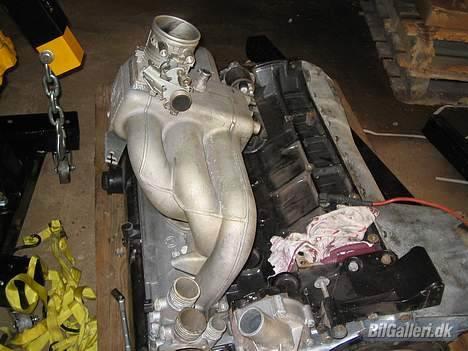 BMW 320I  Solgt - Modificeret indsugninsmanifold. Gas spjældet sidder på den "forkerte" side ;) billede 18