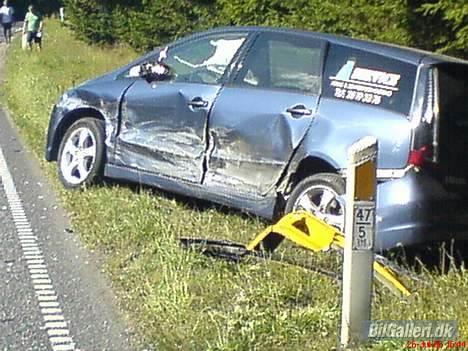 Citroën zx ( total skadet :'( ) - den anden bil jeg ramte på siden som kan ses og fik den skubbede der ud hvor den står nu billede 19