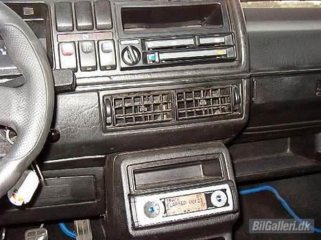 VW Golf II 1.6 GTD SOLGT - fik et lille tip om at det så godt hvis man flyttede radioen ned så det blev gjort billede 14