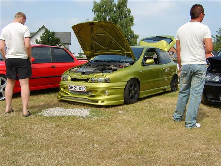 {{currentPhoto.altText}} billede {{currentPhoto.number}}