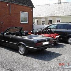 BMW 325 i Cabriolet. SOLGT.