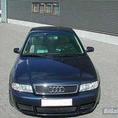 Audi A4 1,8 ** SOLGT**