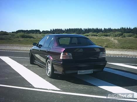 BMW e36 325i (solgt) - Syntes selv det lilla skær ser fedt ud... billede 4