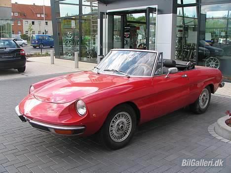 Alfa Romeo spider 1750 - SOLGT - - Det er et billede af dytten imens den stod i Tyskland billede 1