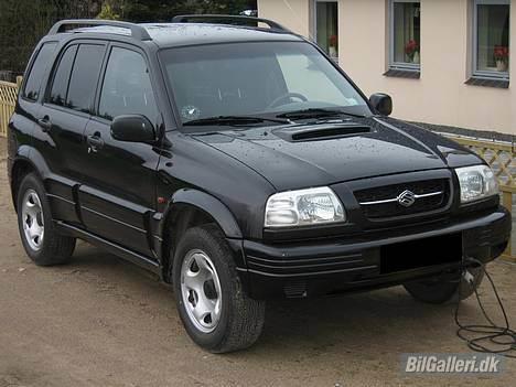 Suzuki Grand Vitara SOLGT - Nymalet plastik pynter billede 2