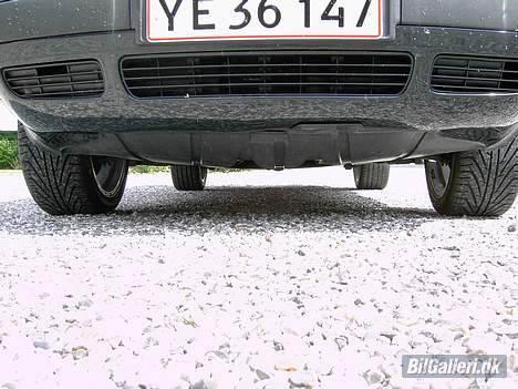 Audi 80 2.o s SOLGT - Før sænkning. Alt for høj, men sænkning er på vej. billede 7