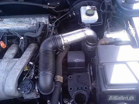Peugeot 406 >>DØD<< - Motor rummet som std pånær det K&N filter. billede 7