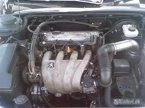 Peugeot 406 >>DØD<< - Motor rumet som std pånær det K&N filter. billede 8