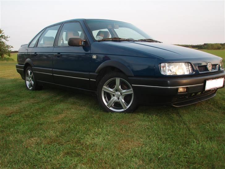 VW Passat GT. - SOLGT - Passaten på græs og lige nyvasket. billede 1