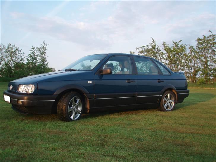 VW Passat GT. - SOLGT - og så lige set fra venstre side billede 2