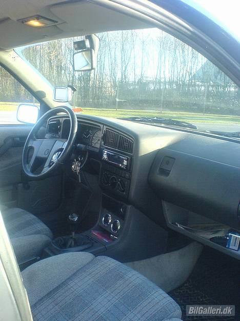 VW Passat GT. - SOLGT - forenden af GT kabinen billede 10