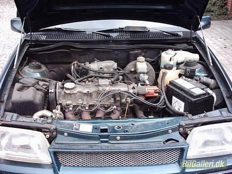 Opel Kadett GSI turbo - Som den står nu, billederne er taget oppe hos den tidliger ejer da vi hentede den billede 3