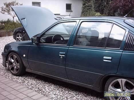 Opel Kadett GSI turbo - Som den står nu, billederne er taget oppe hos den tidliger ejer da vi hentede den billede 4