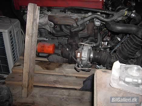 Fiat Bravo HGT-T Solgt - Her kan man lige se turboen. billede 13