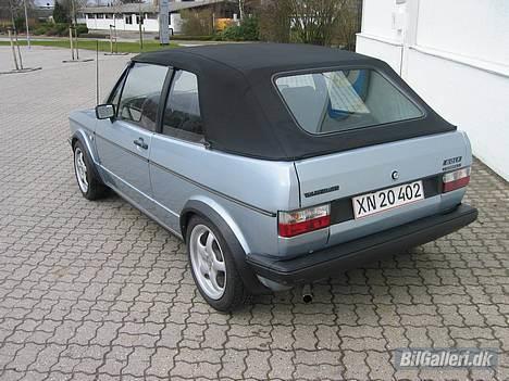 VW Golf Cabriolet >Solgt< - Her i vinter fik jeg monteret nye stof kaleche og baglygter.   billede 3