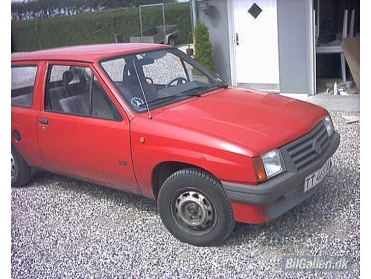 {{currentPhoto.altText}} billede {{currentPhoto.number}}