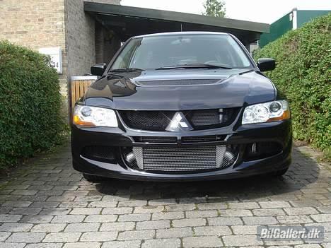Mitsubishi Lancer Evolution - nummerplade foran ? nej, først når jeg får et par bøder det ligner lort med nummerplade foran på en evo :)  billede 1