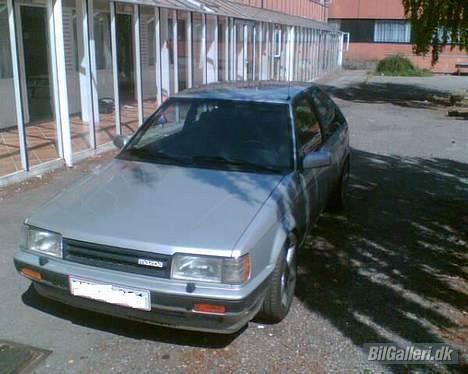 Mazda 323 1,6 gt/x 2talt skadet - min lille mazda  billede 1