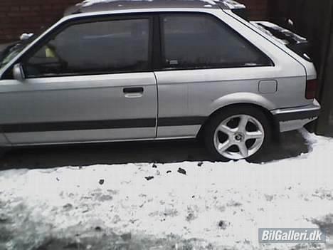 Mazda 323 1,6 gt/x 2talt skadet - fin bil ik sjov i snevejr  billede 2