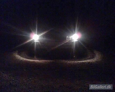 Mazda 323 1,6 gt/x 2talt skadet - en nat på pynten fedt billed vis jeg selv skal sige det  billede 4