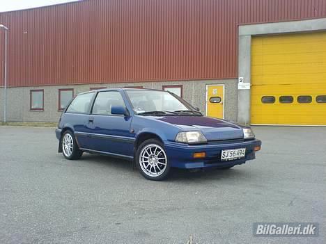 Honda Civic 1,5 GT SOLGT..! - JA så fik jeg sku lige nye fælge :D  Polering gør underværker :P billede 6