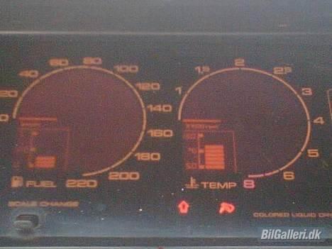 Mazda 323 1,6 gt/x 2talt skadet - digitalt nice ting symes det er fedt og så i en mazda hehe  billede 9