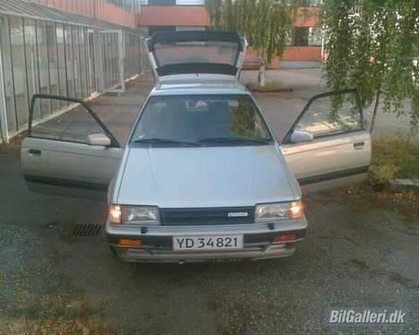 Mazda 323 1,6 gt/x 2talt skadet - fronten af dytten  billede 12