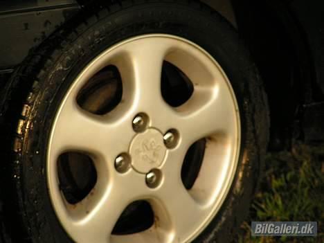 Peugeot 306 Sedan ( Solgt) - Mine flotte standart fælge.. :-) billede 12