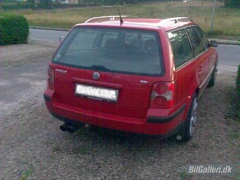VW Passat Variant TDI - Ny model baglygter monteret & Remus bagpotte monteret. Ny model bagklap bestilt..... billede 3