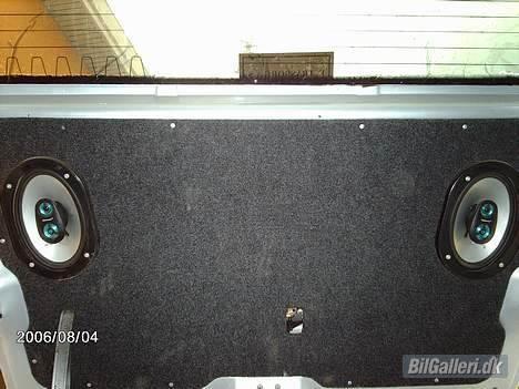 Mercedes Benz vito  SOLGT - højtalere i bag klappen en fiks lille detalje  billede 12
