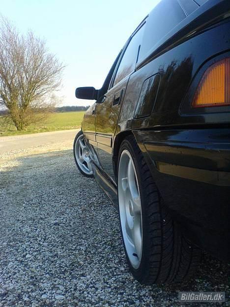 Mazda 323 F 1.8 GT ^^Solg^^ billede 2