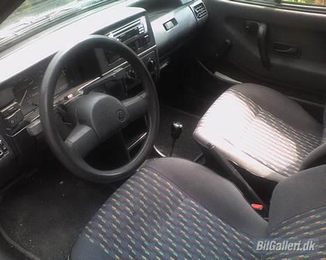 VW Polo 1,3 Coupé (SOLGT) - poloen inden i billede 3