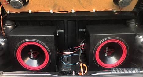 VW Polo 1,3 Coupé (SOLGT) - Bassene og forstærkeren billede 5