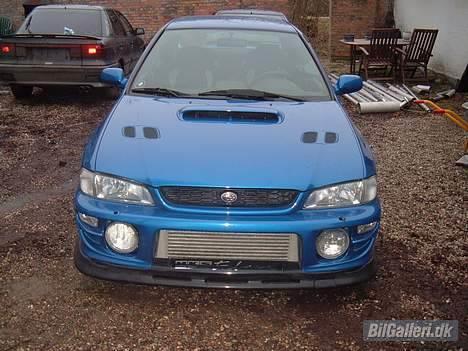 Subaru Impreza 2,0l GT - med den front spoileren billede 6