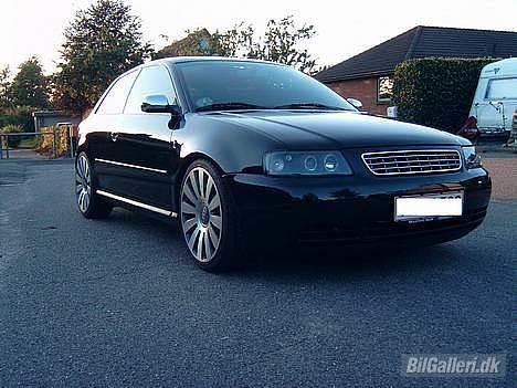 Audi A3 1,6 16v Ambition SOLGT - -  Forfra billede 2