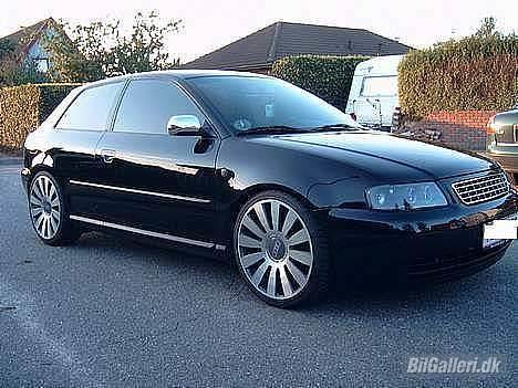 Audi A3 1,6 16v Ambition SOLGT - -  >Højre side billede 1