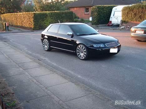 Audi A3 1,6 16v Ambition SOLGT - -  Langtfra forfra fra siden af billede 6