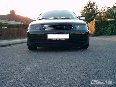 Audi A3 1,6 16v Ambition SOLGT - - Forfra billede 7